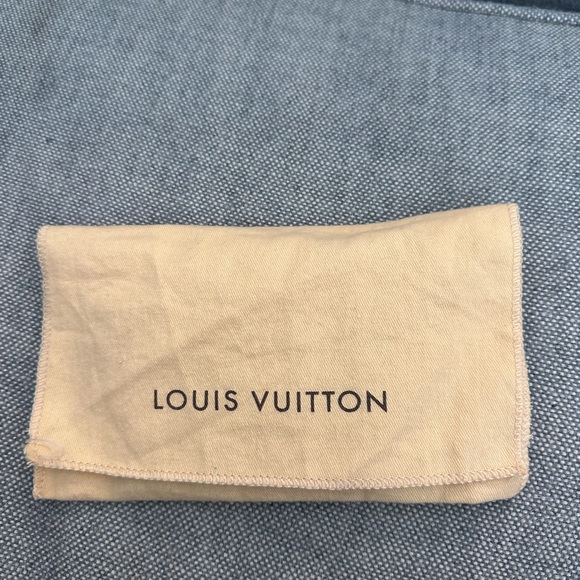 Louis Vuitton Black Epi Leather 6 Key Holder - Picture 6 of 6